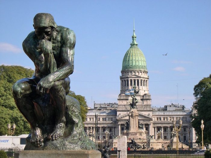El pensador, de Rodin. Frente al Congreso, en Buenos Aires | Foto: Fabián Minetti