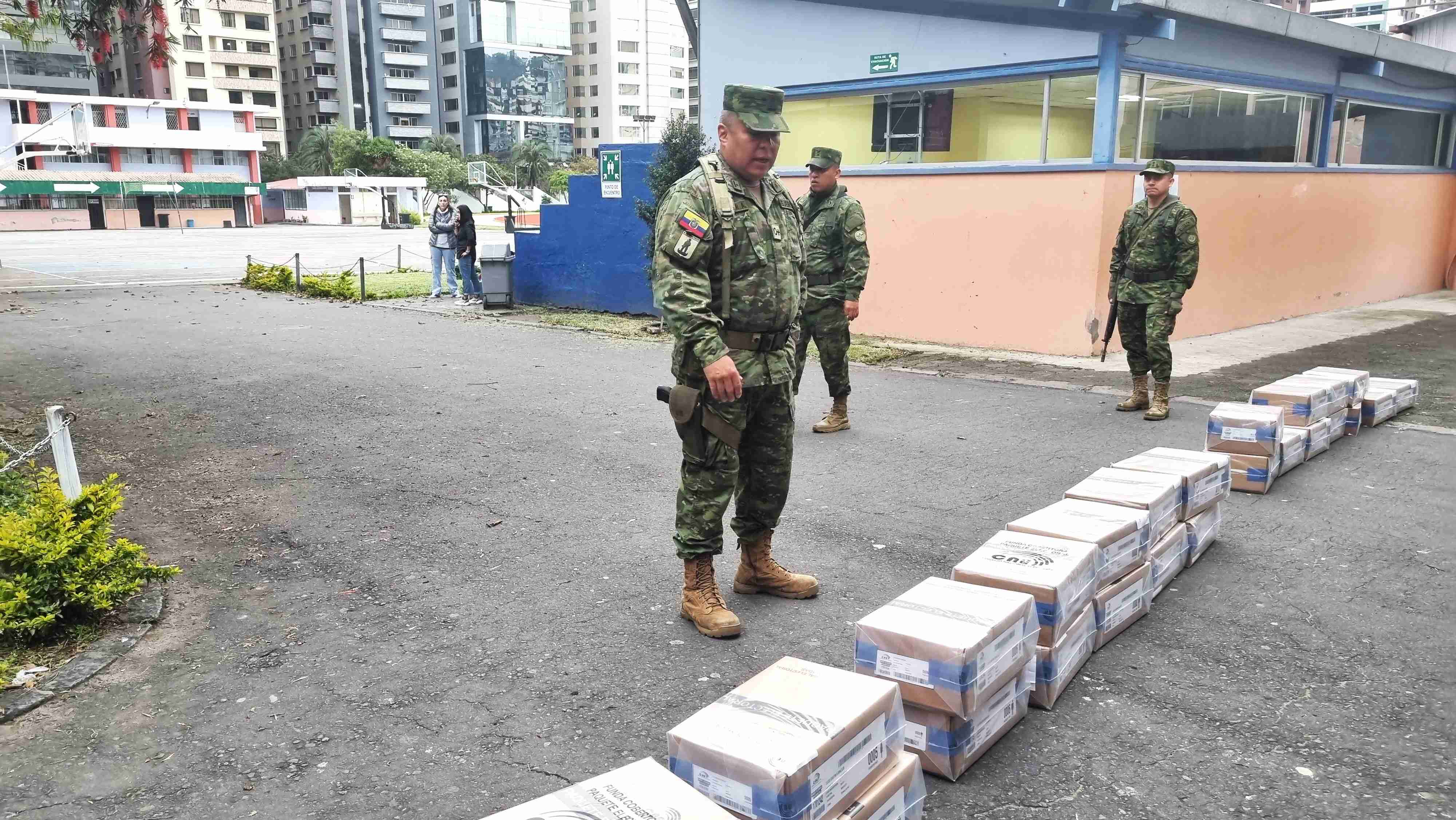 La omnipresencia del militarismo en el proceso electoral de Ecuador