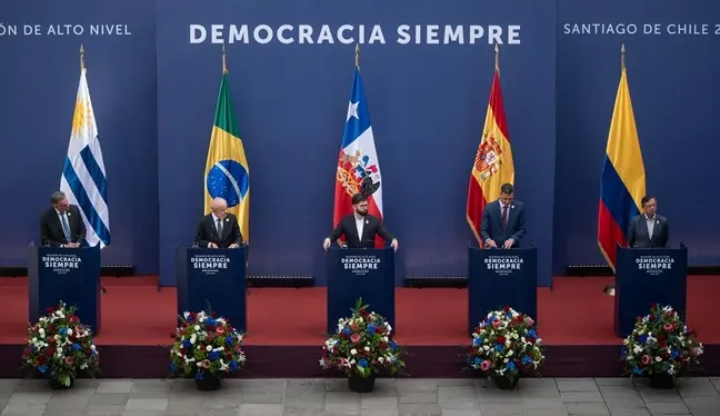 De discursos gastados y outlets no autorizados: reelaborar la rueda de la democracia