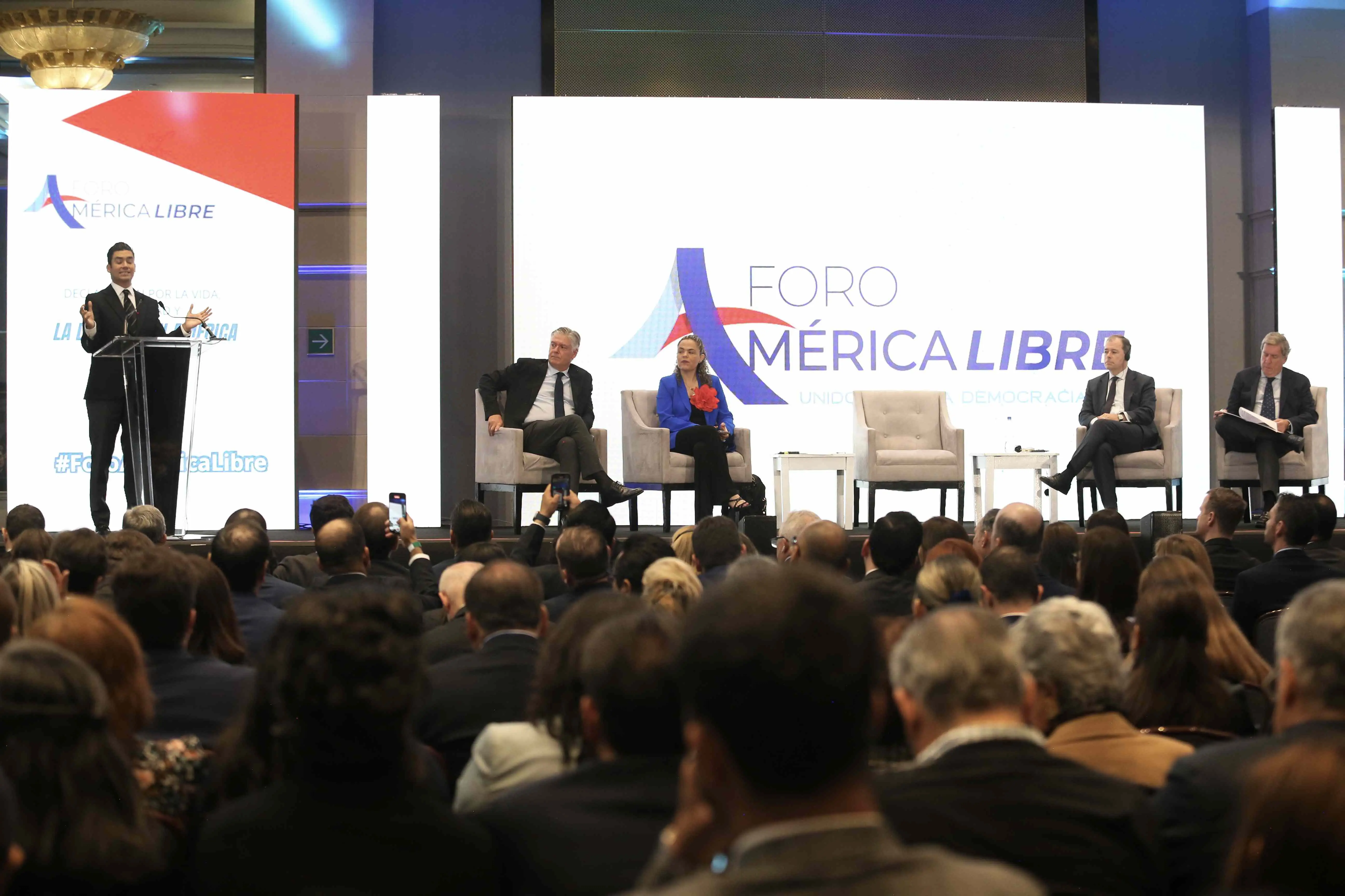 Foro América Libre: ¿cómo enfrenta la centroderecha el mundo volátil?
